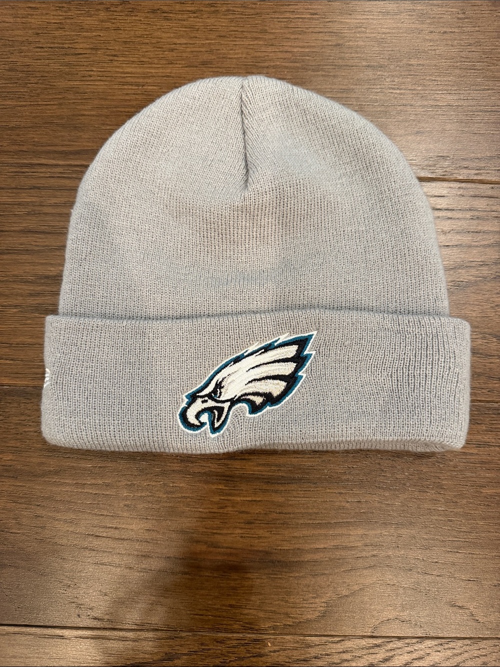 New Era Gray Eagles NFL Knit Beanie - C60-062